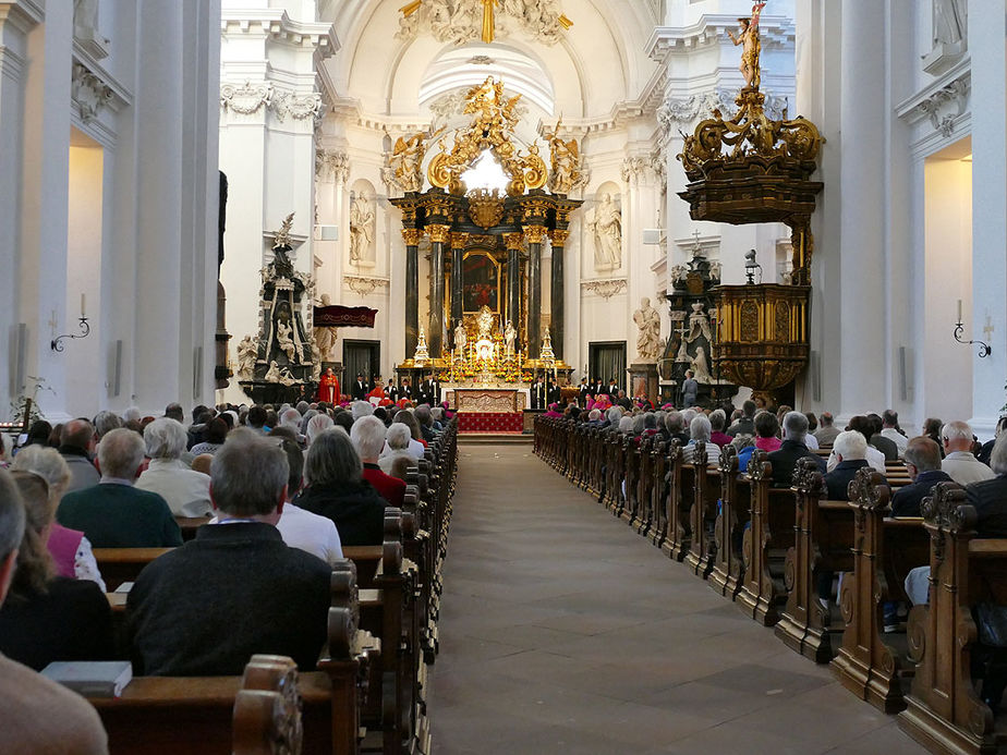 Abschlussvesper der Bischofskonferenz mit Austeilung des Bonifatiussegens (Foto: Karl-Franz Thiede)